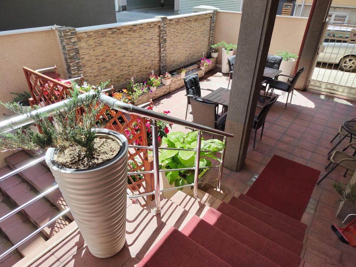 Bed And Breakfast Majesty Ni Exterior foto