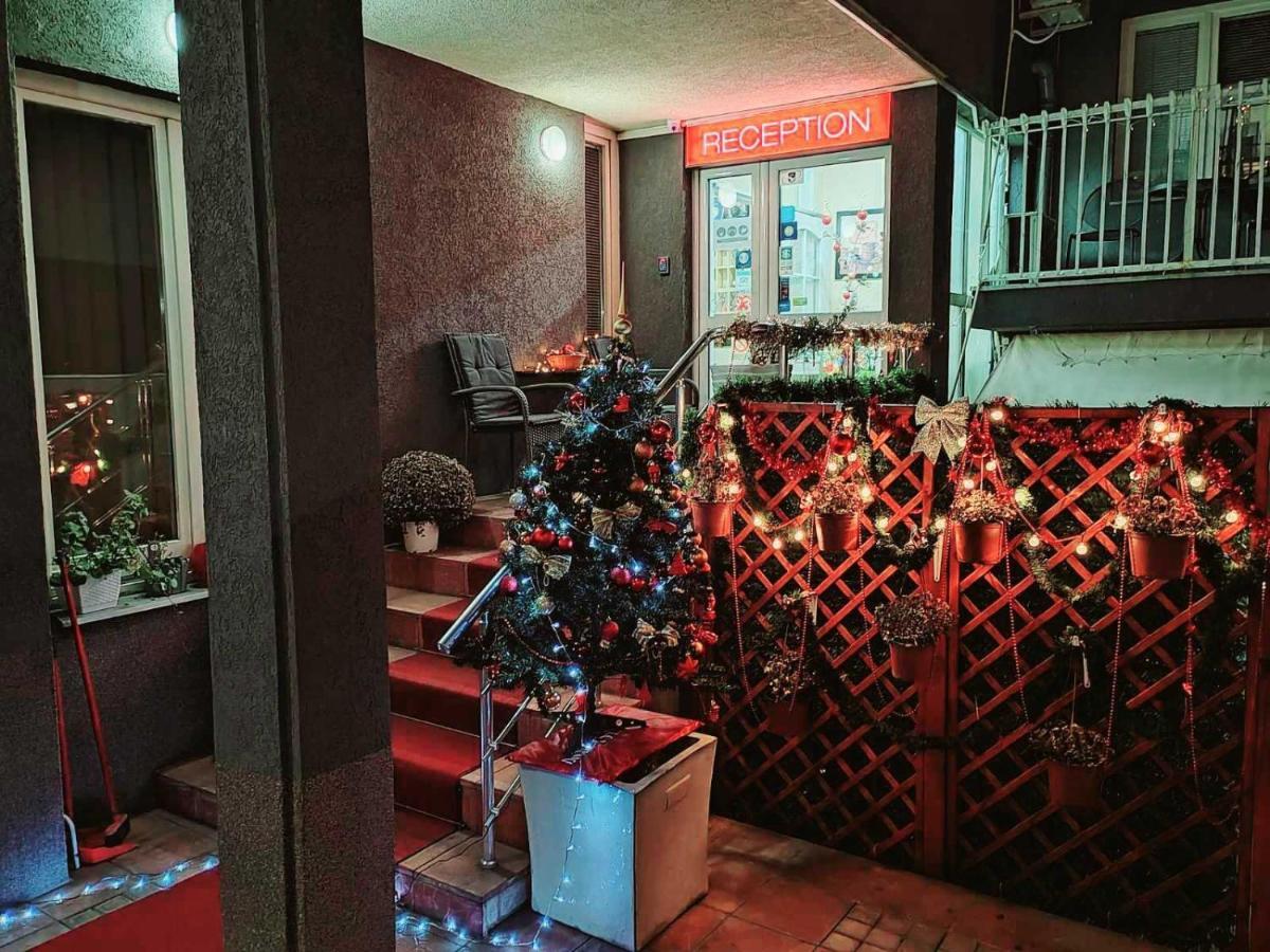 Bed And Breakfast Majesty Ni Exterior foto