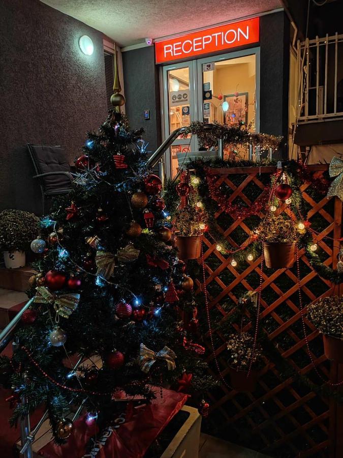 Bed And Breakfast Majesty Ni Exterior foto