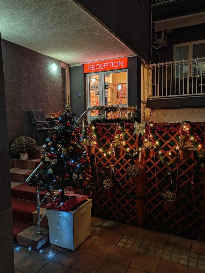 Bed And Breakfast Majesty Ni Exterior foto