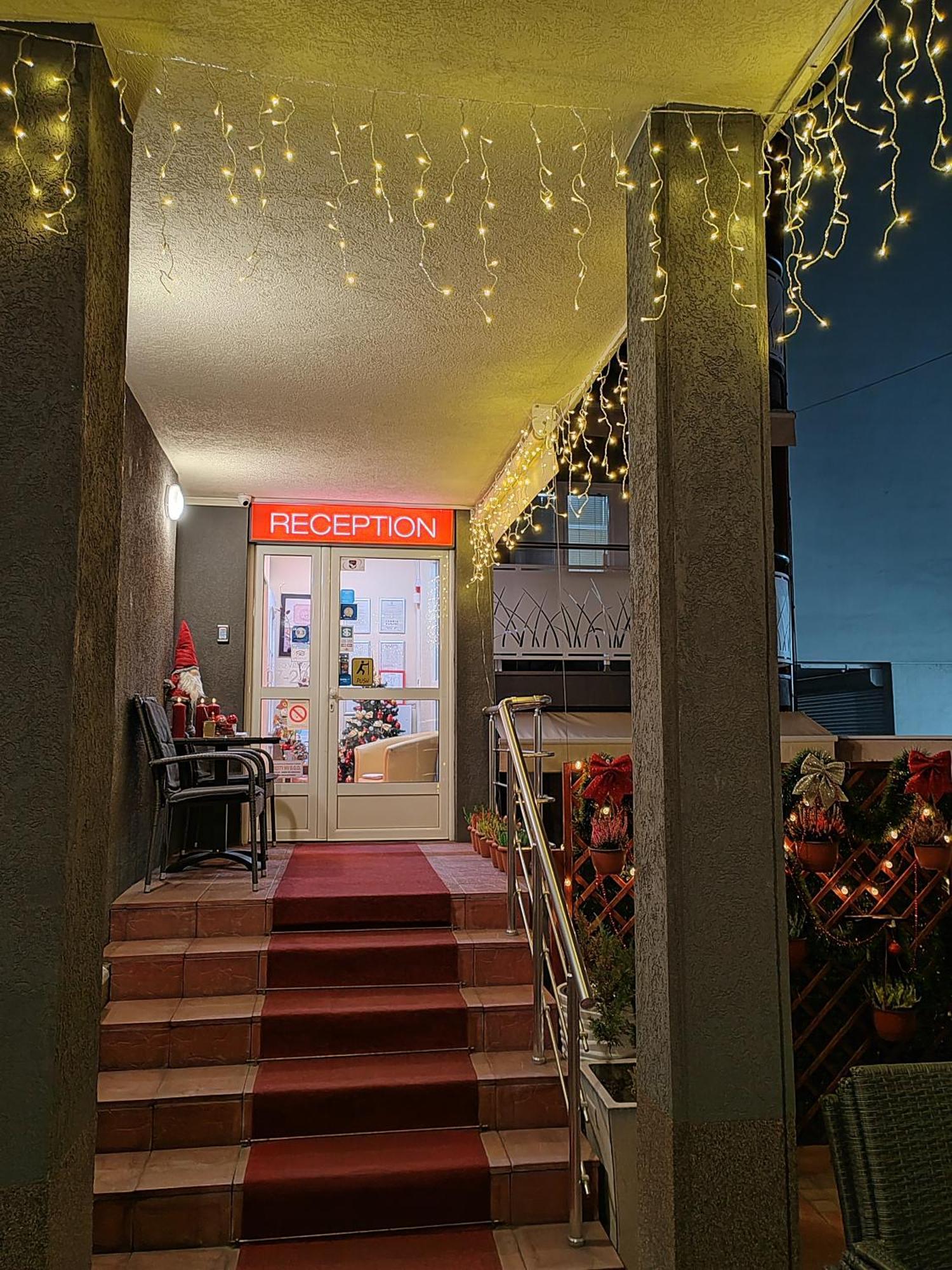 Bed And Breakfast Majesty Ni Exterior foto
