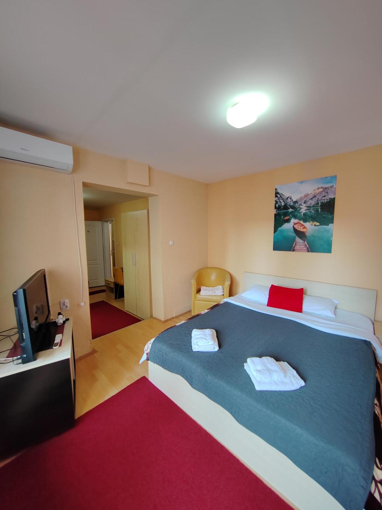 Bed And Breakfast Majesty Ni Exterior foto
