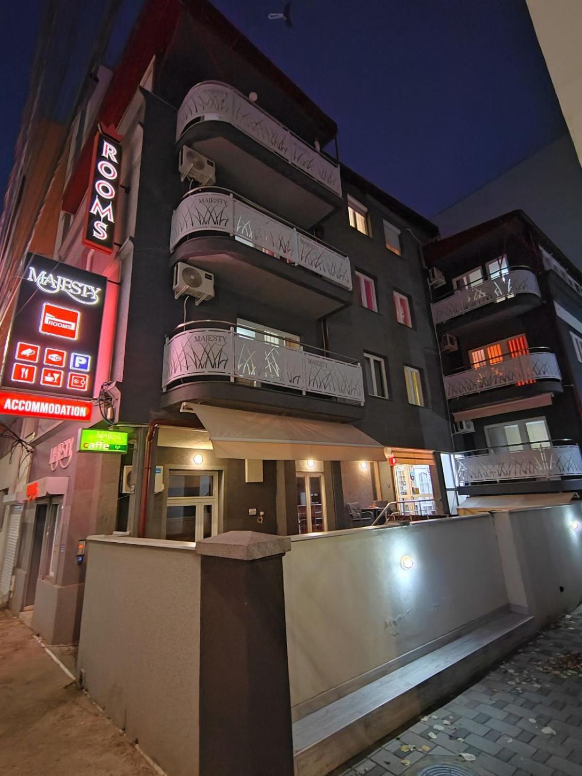 Bed And Breakfast Majesty Ni Exterior foto
