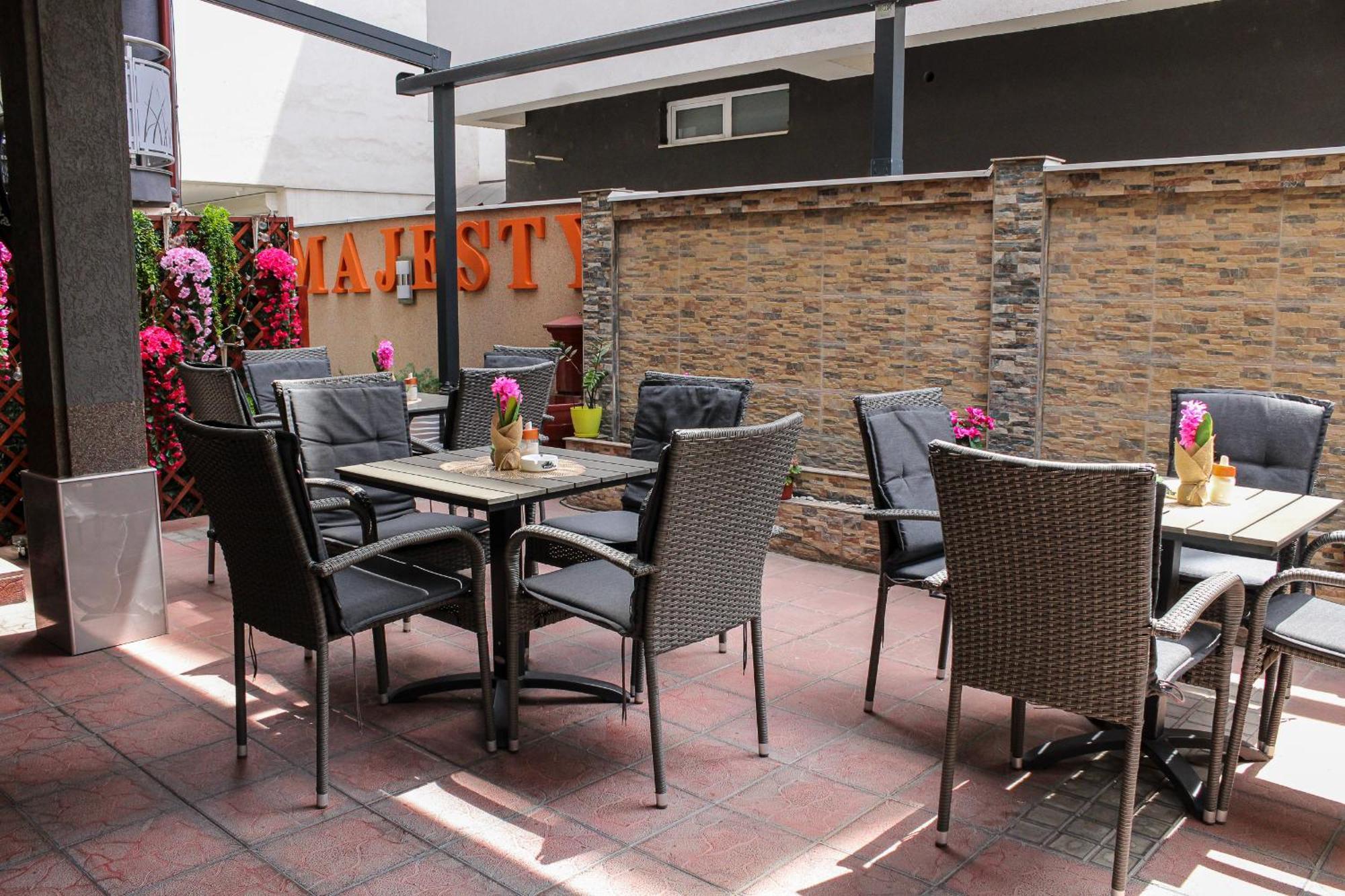 Bed And Breakfast Majesty Ni Exterior foto