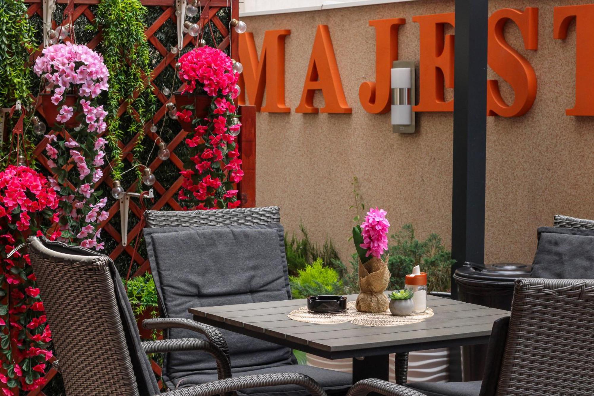 Bed And Breakfast Majesty Ni Exterior foto