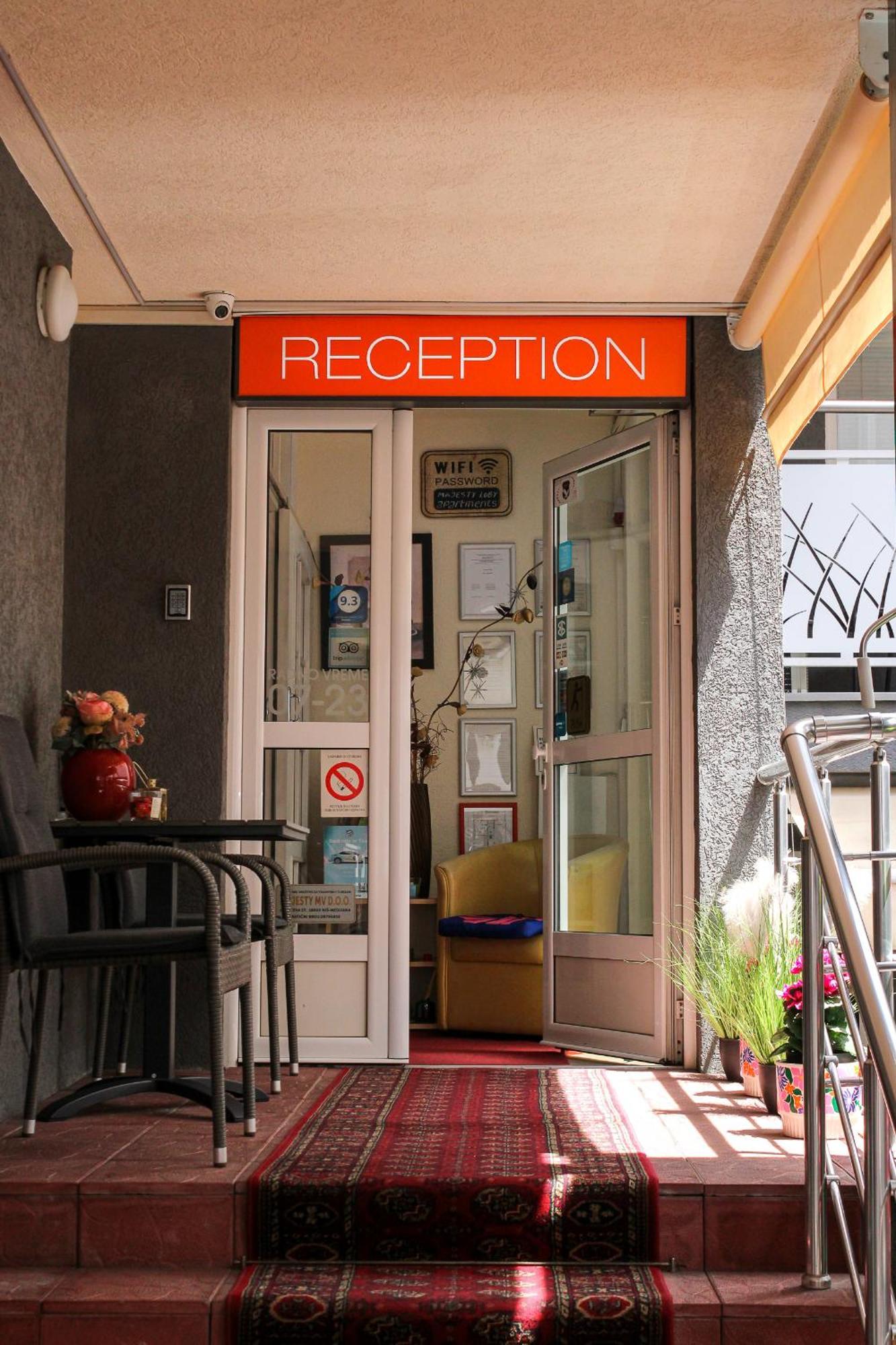 Bed And Breakfast Majesty Ni Exterior foto