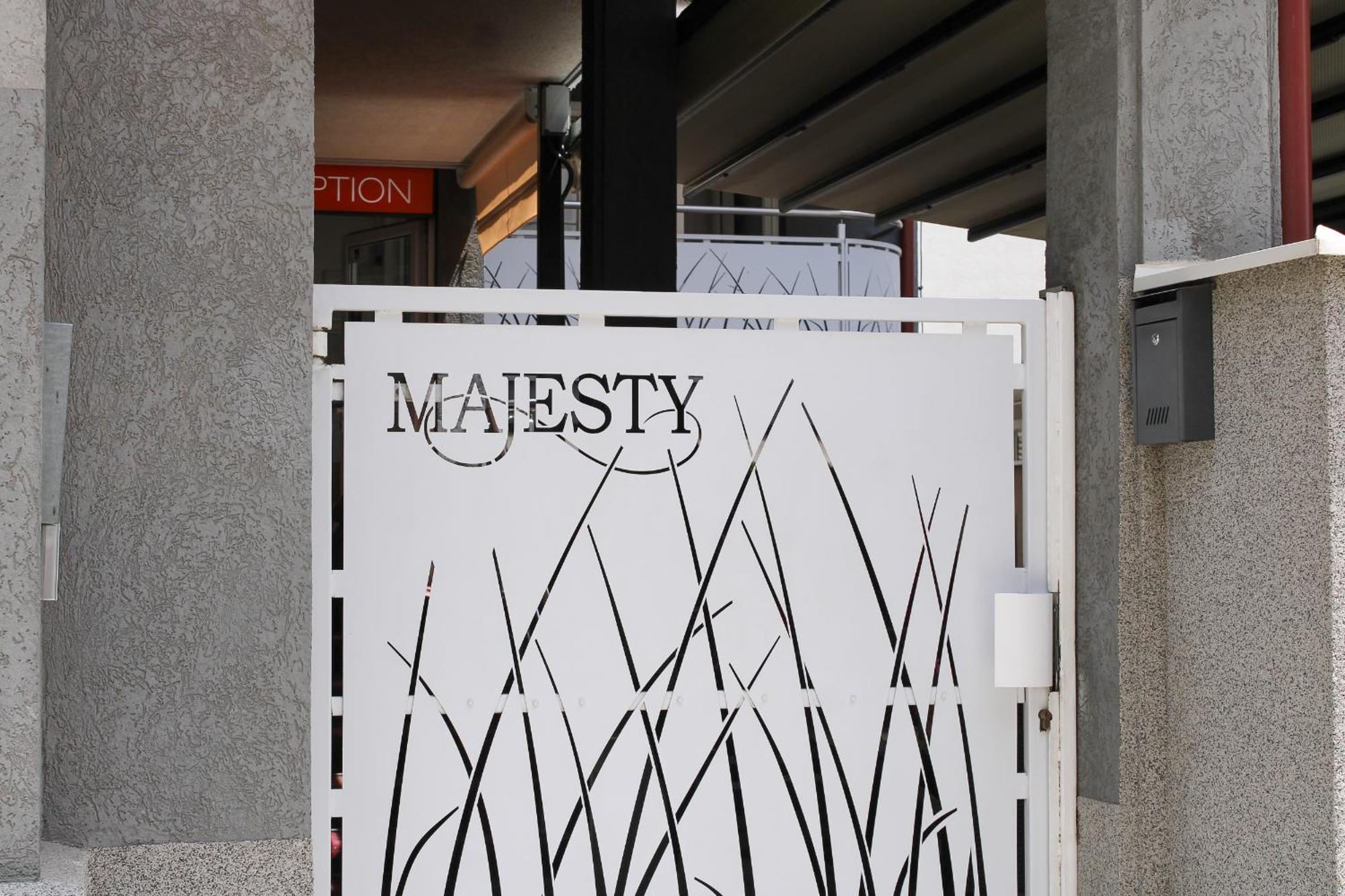 Bed And Breakfast Majesty Ni Exterior foto