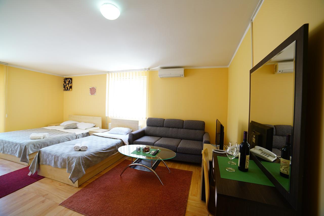 Bed And Breakfast Majesty Ni Exterior foto