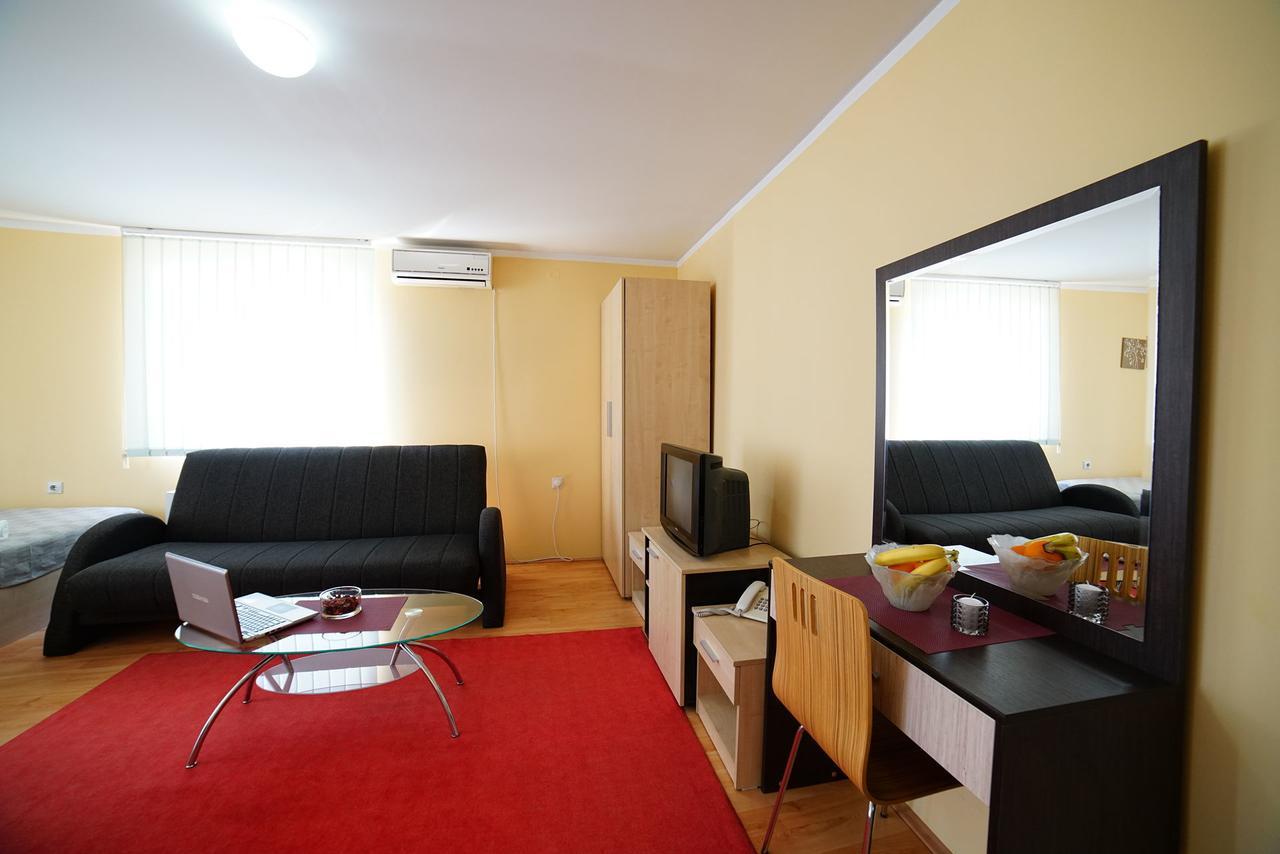 Bed And Breakfast Majesty Ni Exterior foto