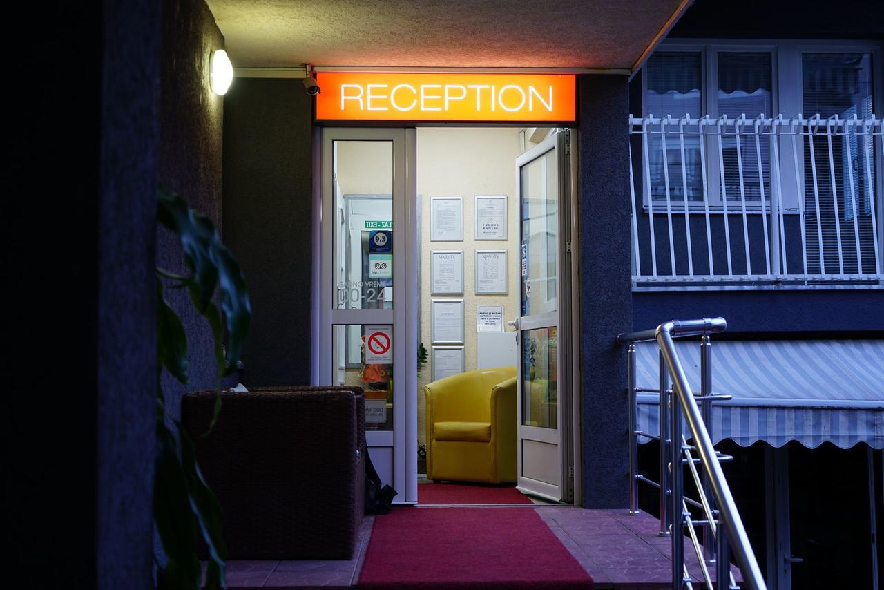 Bed And Breakfast Majesty Ni Exterior foto