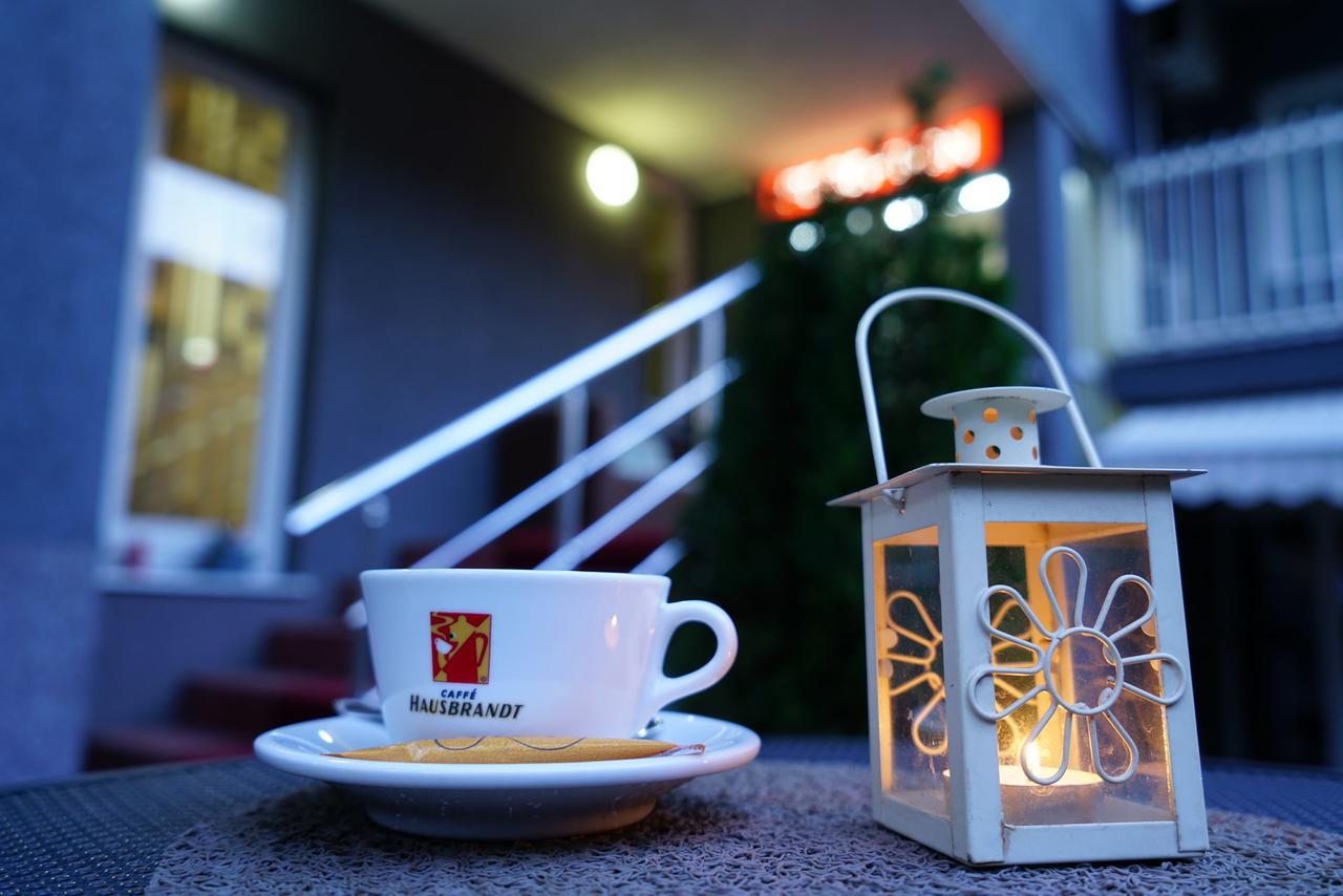 Bed And Breakfast Majesty Ni Exterior foto