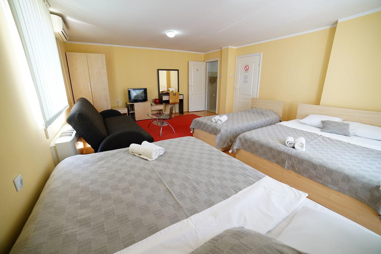 Bed And Breakfast Majesty Ni Exterior foto