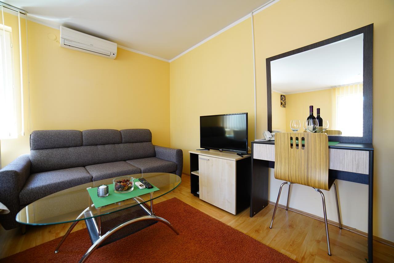 Bed And Breakfast Majesty Ni Exterior foto