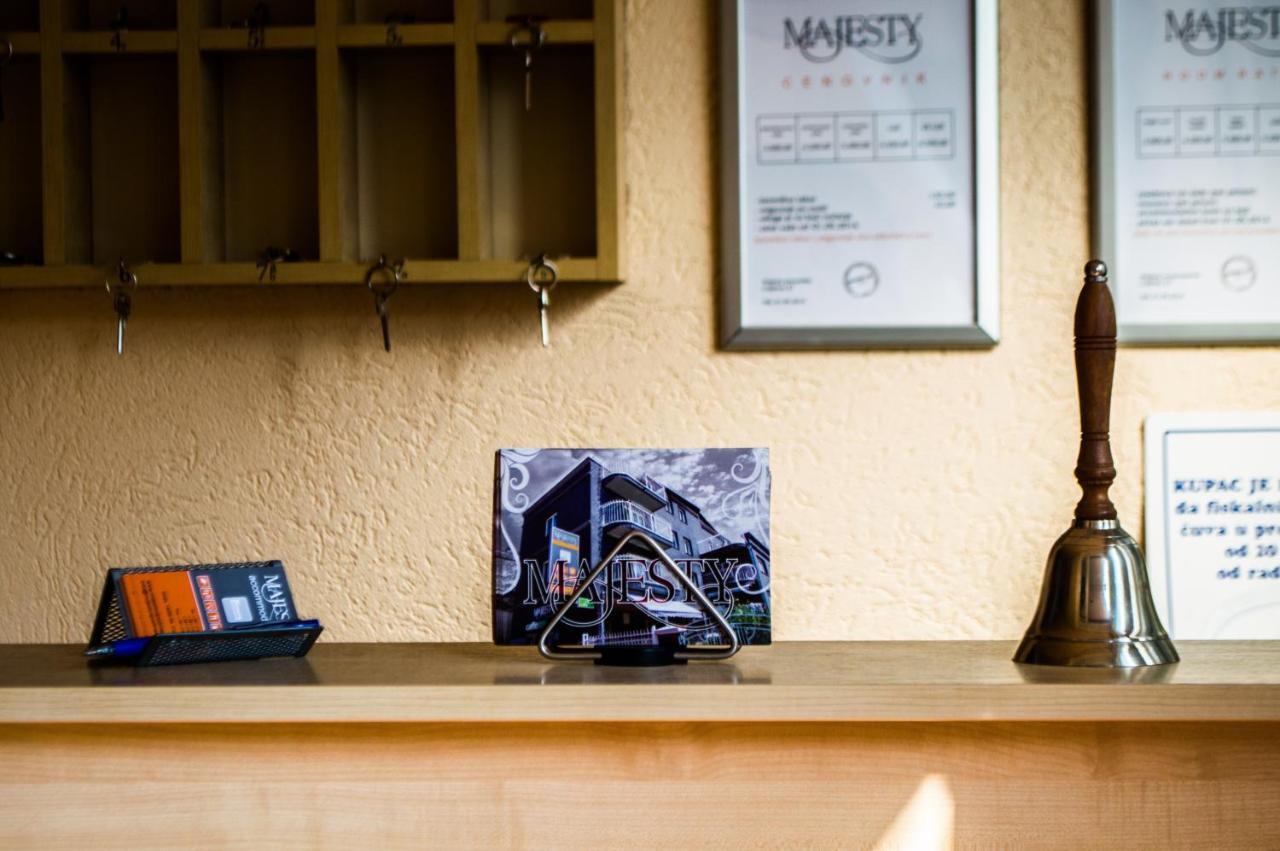 Bed And Breakfast Majesty Ni Exterior foto